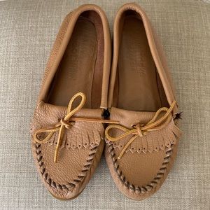 Minnetonka Moccasin Deerskin Kilty Slip-On ladies shoe EUC size 8.5